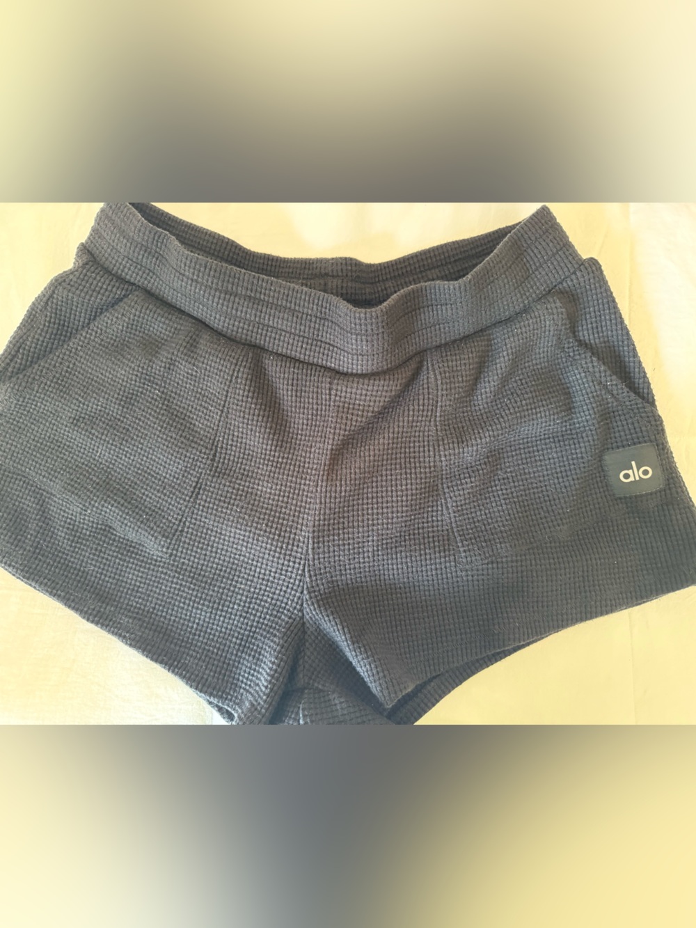 ALO Yoga Waffle Knit Black Ribbed Shorts. Size Large.